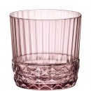 Wasserglas, lila durchgefärbt mit Längsrillen im oberen Teil und einen Struktur wie Diamanten im unteren Teil des Glases