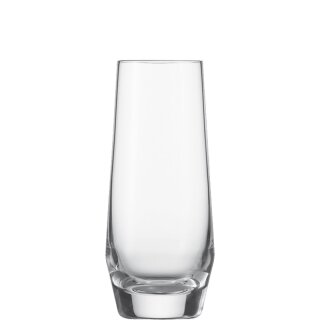 Das Trinkglas Pure Averna von Schott Zwiesel zeichnet sich durch ihre klaren schlanken Linien mit stabilem dickem Boden aus.