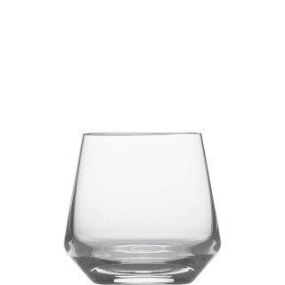 Das Whiskyglas Pure von Schott Zwiesel zeichnet sich durch ihre klaren schlanken Linien mit stabilem dickem Boden aus