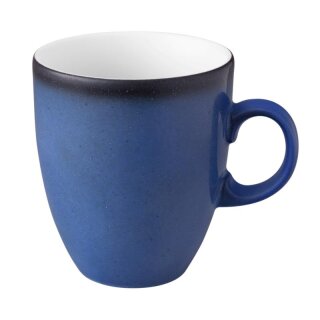 Kaffeebecher Porzellan stabiler Gastronomie Qualität in einer runden Form mit Henkel von innen weiß und von aussen in der Farbe blau mit einem dunklem Rand am Trinkrand