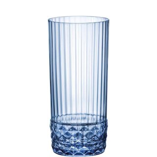 Blaues Trinkglas mit Längsrillen im oberen Teil und einen Struktur wie Diamanten im unteren Teil des Glases
